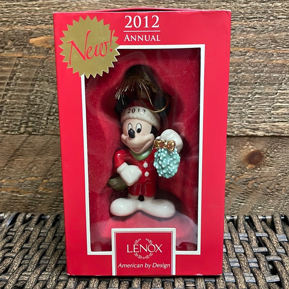 Lenox 2012 Mistletoe Mickey Ornament Disney Showcase Collection